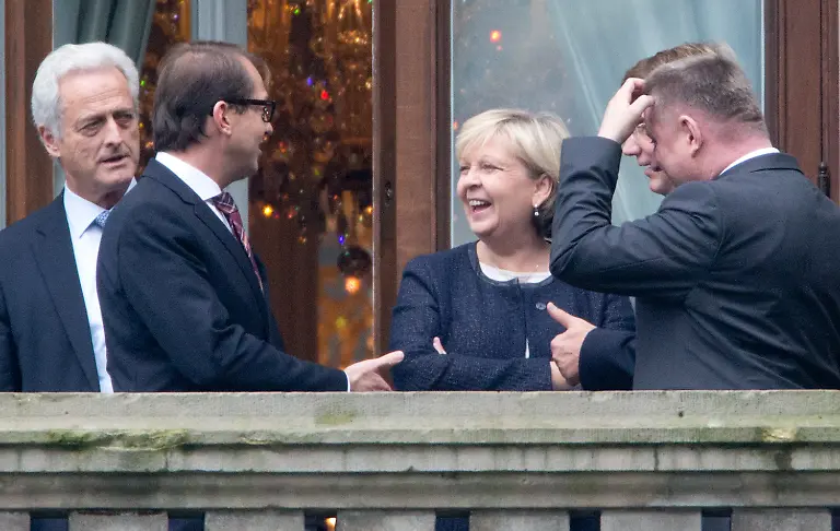 3el15511-jpg3773599023417588246