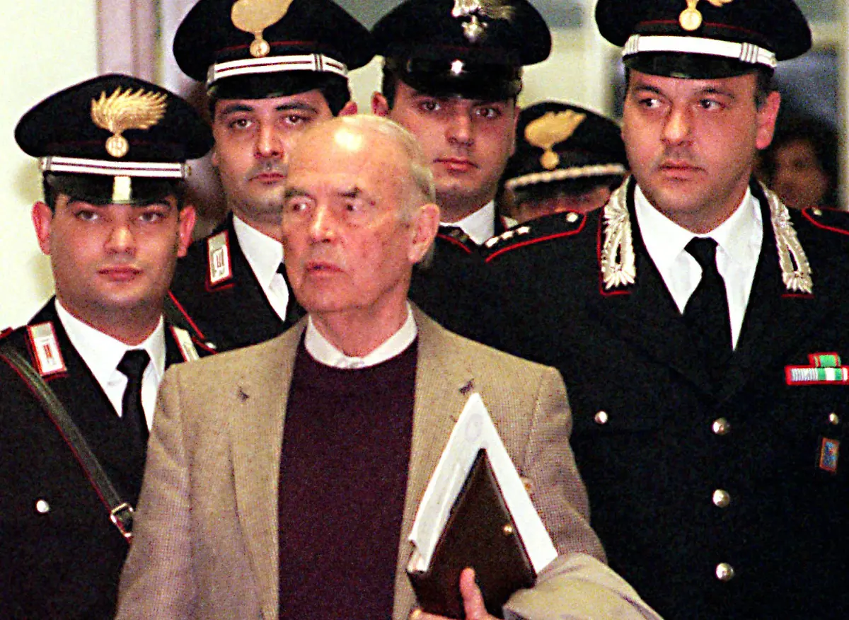 32869E002DE729A2-jpg2798858803485345600