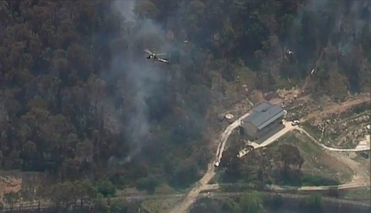 2013-10-17T084856Z-404498679-GM1E9AH15ZI01-RTRMADP-3-AUSTRALIA-BUSHFIRES-JPG8518367872103283990