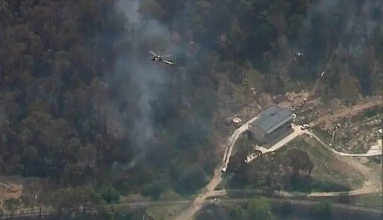 2013-10-17T084856Z-404498679-GM1E9AH15ZI01-RTRMADP-3-AUSTRALIA-BUSHFIRES-JPG8518367872103283990