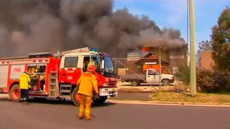 2013-10-17T085730Z-1273831898-GM1E9AH15ZR01-RTRMADP-3-AUSTRALIA-BUSHFIRES-JPG5093367620074482265