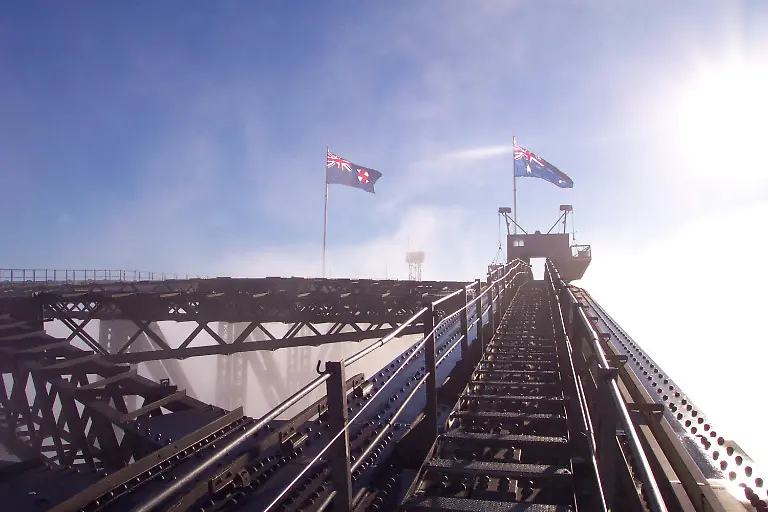 BridgeClimb-Sydney-Flags-Morning