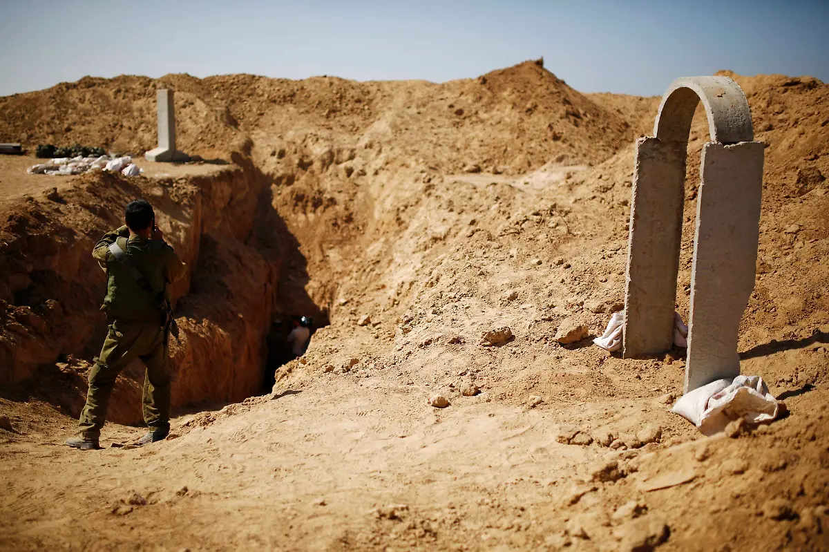 2013-10-13T134748Z-1994567301-GM1E9AD1OFH01-RTRMADP-3-PALESTINIANS-ISRAEL-TUNNEL-JPG3319414022258362666