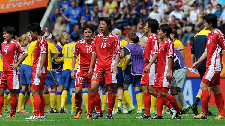 Geschlagen: Die Nordkoreanerinnen nach dem Spiel.