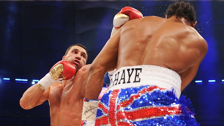 50. K.o.-Sieg verpasst: Wladimir Klitschko, links.