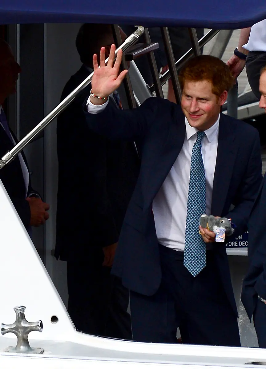 2013-10-05T075154Z-174353285-GM1E9A517SR01-RTRMADP-3-AUSTRALIA-FLEETREVIEW-HARRY-JPG3225804386957173299