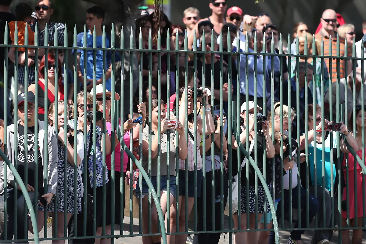 2013-10-05T080849Z-992182449-GM1E9A517IJ01-RTRMADP-3-AUSTRALIA-FLEETREVIEW-HARRY-JPG8247400946645777174