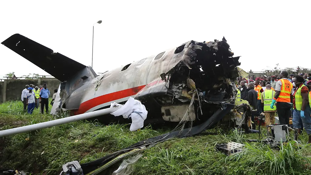 2013-10-03T132924Z-1629394069-GM1E9A31NKG01-RTRMADP-3-NIGERIA-PLANE-JPG1047799333159402476