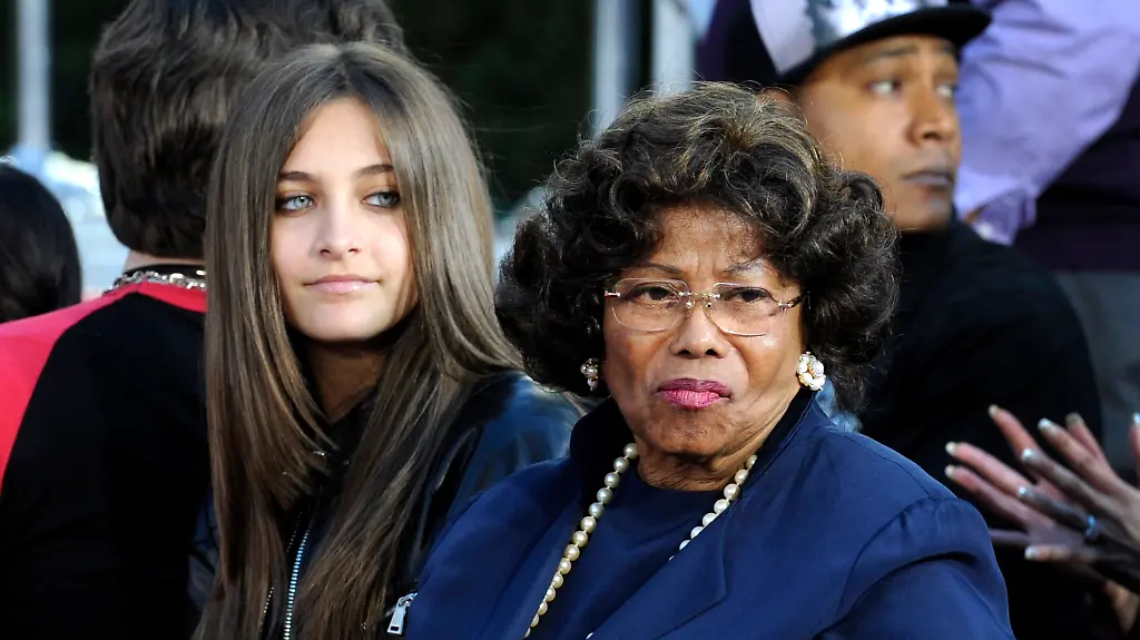 2013-10-03T010639Z-1223263011-GM1E81R0E4P01-RTRMADP-3-PEOPLE-MICHAELJACKSON-JPG8325598316635548690