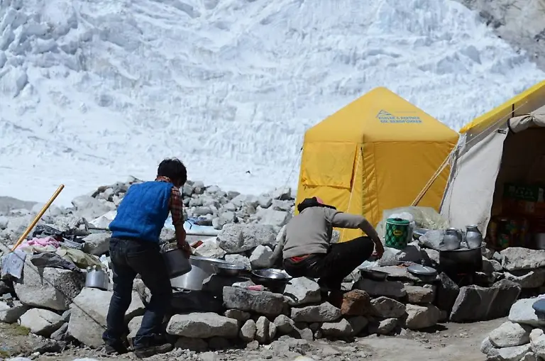 22-Zurueck-im-ABC-Kuechenteam-bei-der-Arbeit-im-ABC