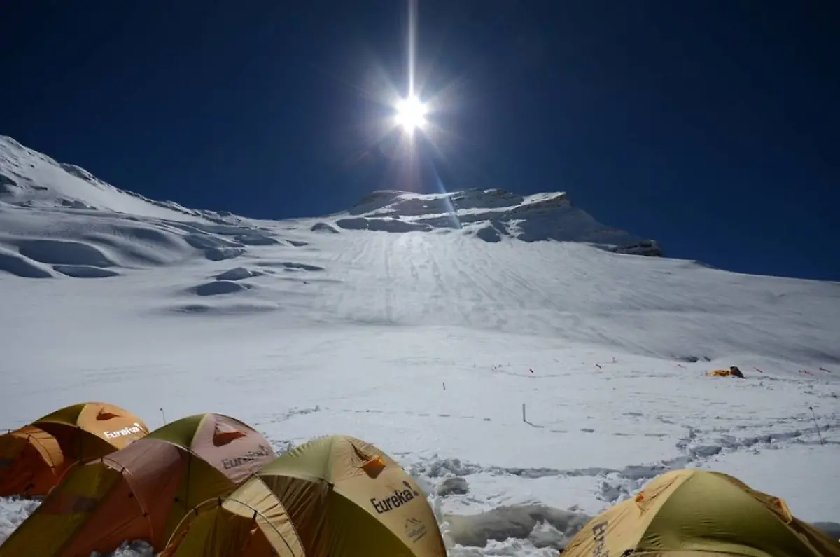 21-Gipfel-zum-Greifen-nah-und-doch-so-fern-gute-1100-hoehenmeter-fehlen-noch-von-Lager-2