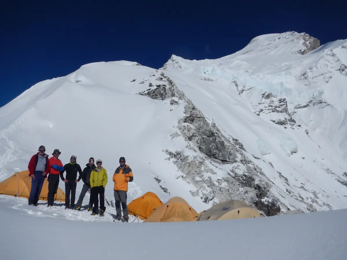 14-Die-Expeditionsgruppe-vor-ihrem-Cho-Oyu