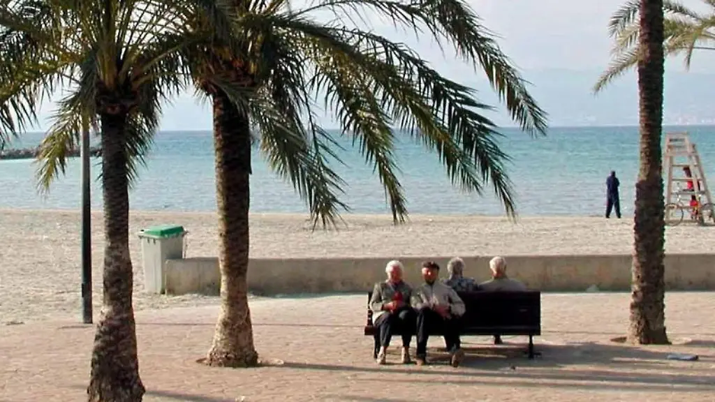 Zur-Rente-ins-Ausland-ziehen-trotzdem-koennen-in-Deutschland-weiterhin-Steuern-anfallen