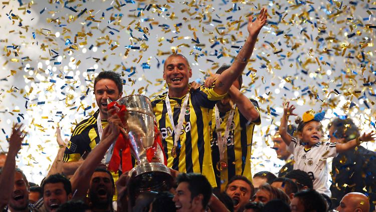 Der großen Freude über den 18. Meistertitel von Fenerbahce Istanbul könnte nun der große Skandal folgen.