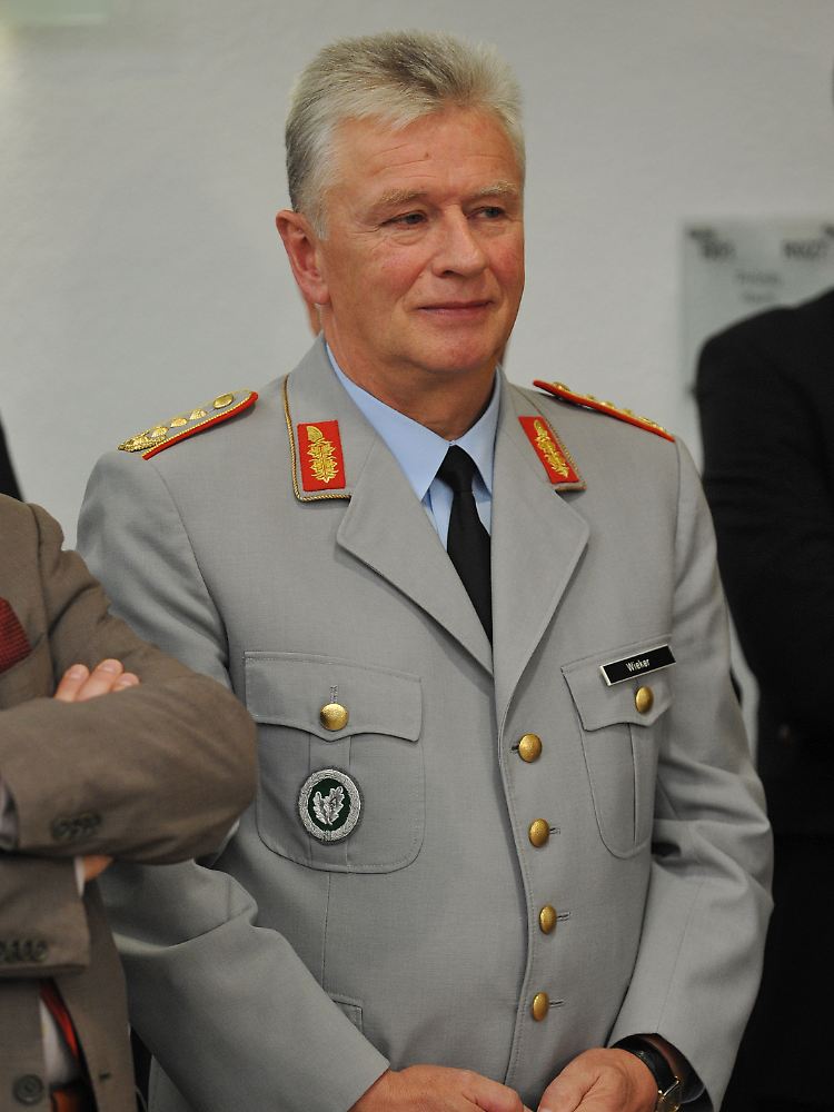 Generalinspekteur Wieker kann sich eine Reduzierung der Bundeswehr-Truppen in Afghanistan um rund 500 Soldaten vorstellen. Die Abzugspläne der USA beäugt er hingegen kritisch.