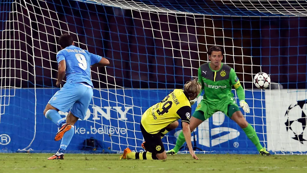 2013-09-18T194733Z-1542770743-GM1E99J0AFS01-RTRMADP-3-SOCCER-CHAMPIONS-JPG4025226653875961405