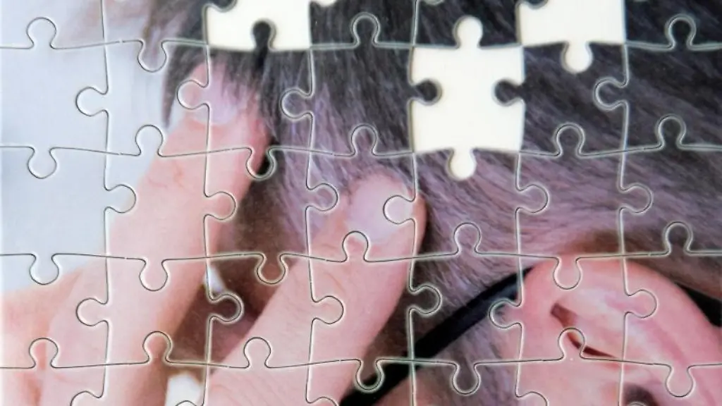 Etwas-zu-vergessen-gehoert-fuer-aeltere-Menschen-zum-Alltag-bei-juengeren-rechnen-Angehoerige-selten-damit-dass-es-sich-um-eine-Demenz-handeln-koennte