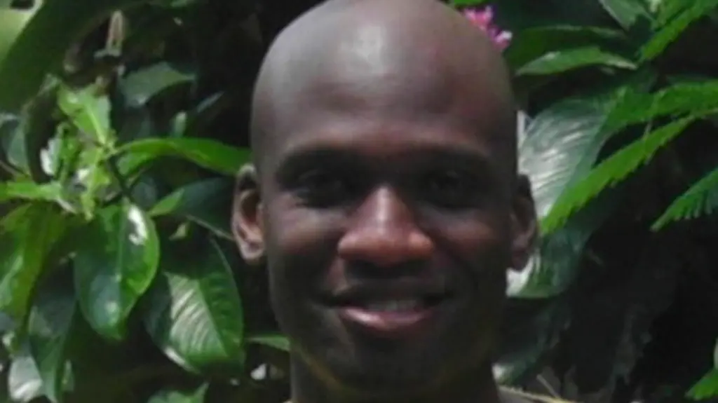 2013-09-17T144251Z-904739161-GM1E99H1QG801-RTRMADP-3-USA-NAVY-SHOOTING-JPG5513565168202298280