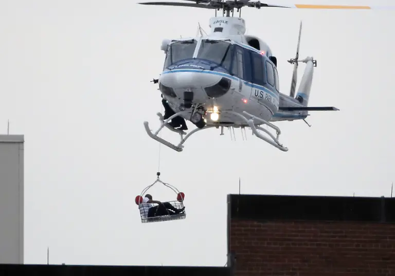 2013-09-16T145212Z-102054213-GM1E99G1RE202-RTRMADP-3-USA-NAVY-SHOOTING-JPG1703266801227859417