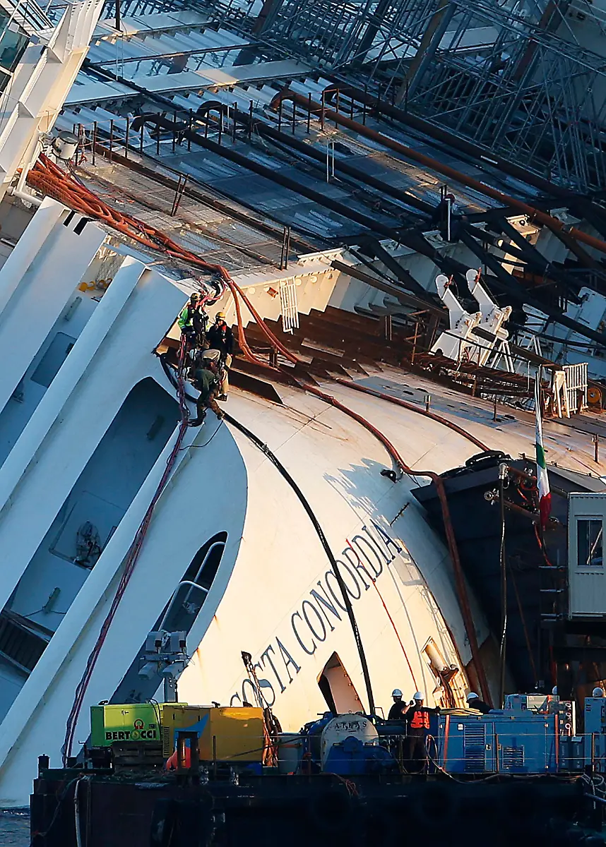 2013-09-16T054309Z-480995016-GM1E99G121901-RTRMADP-3-ITALY-SHIP-JPG7104083210410872105