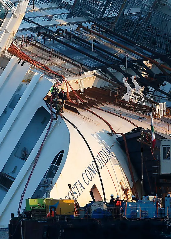 2013-09-16T054309Z-480995016-GM1E99G121901-RTRMADP-3-ITALY-SHIP-JPG7104083210410872105