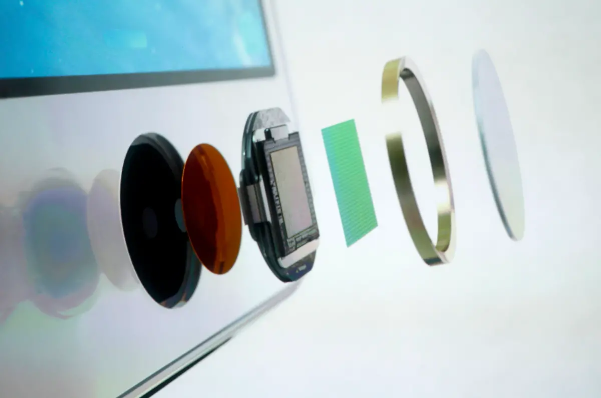 2013-09-10T190741Z-1739275480-TB3E99A1H4BAR-RTRMADP-3-APPLE-IPHONE-JPG8556433923581665256