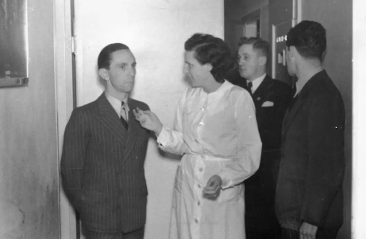 Bundesarchiv-Bild-183-S34639-Joseph-Goebbels-und-Leni-Riefenstahl