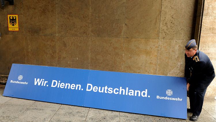 Werbung für die neue Freiwilligenarmee.