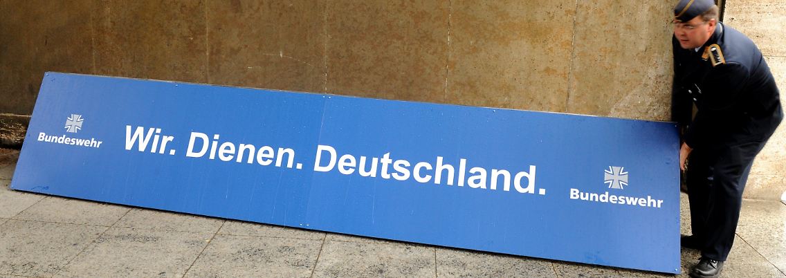 Werbung für die neue Freiwilligenarmee.