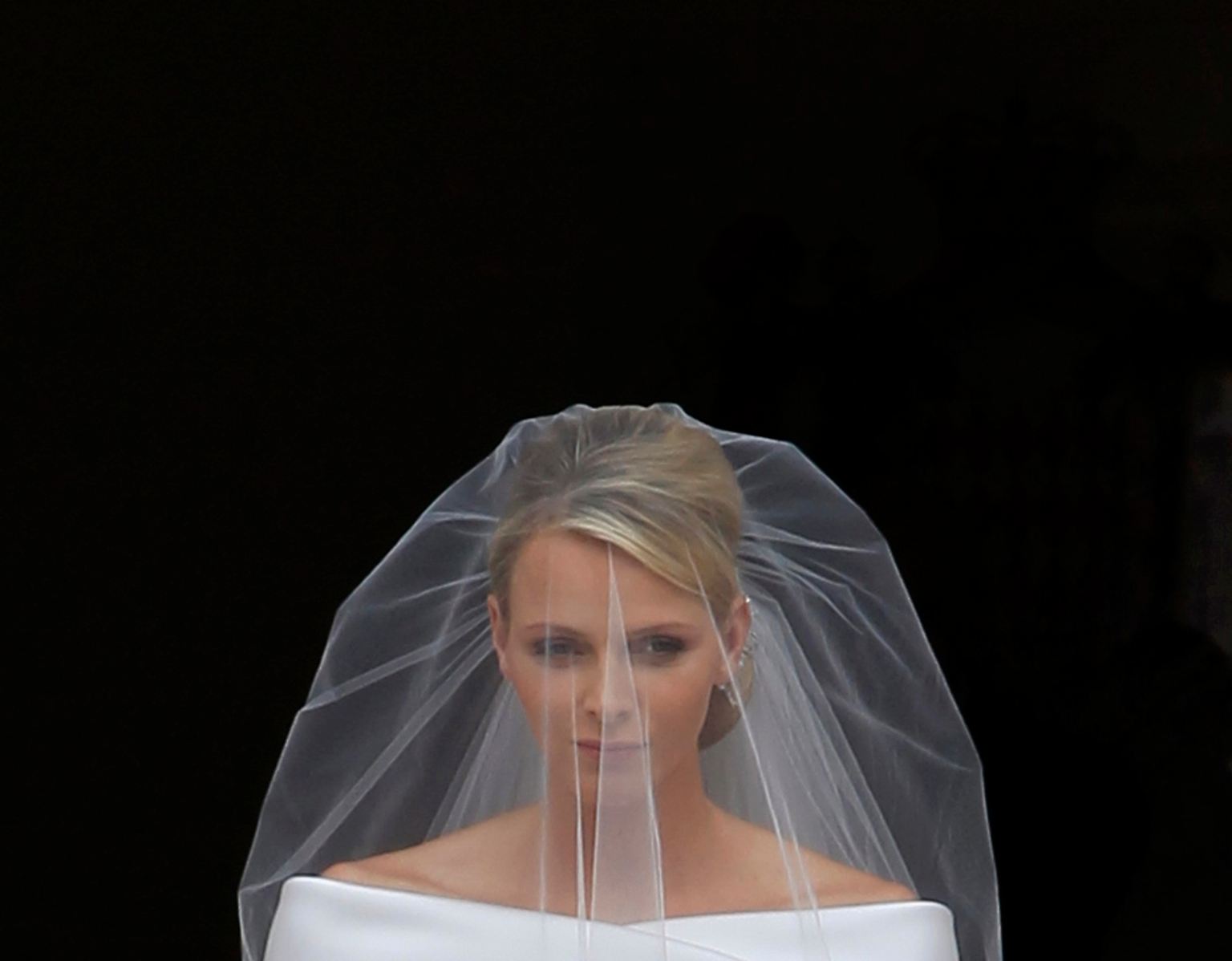 Stilsicher und elegant trat Charlene vor den Altar im Palast von Monaco. 