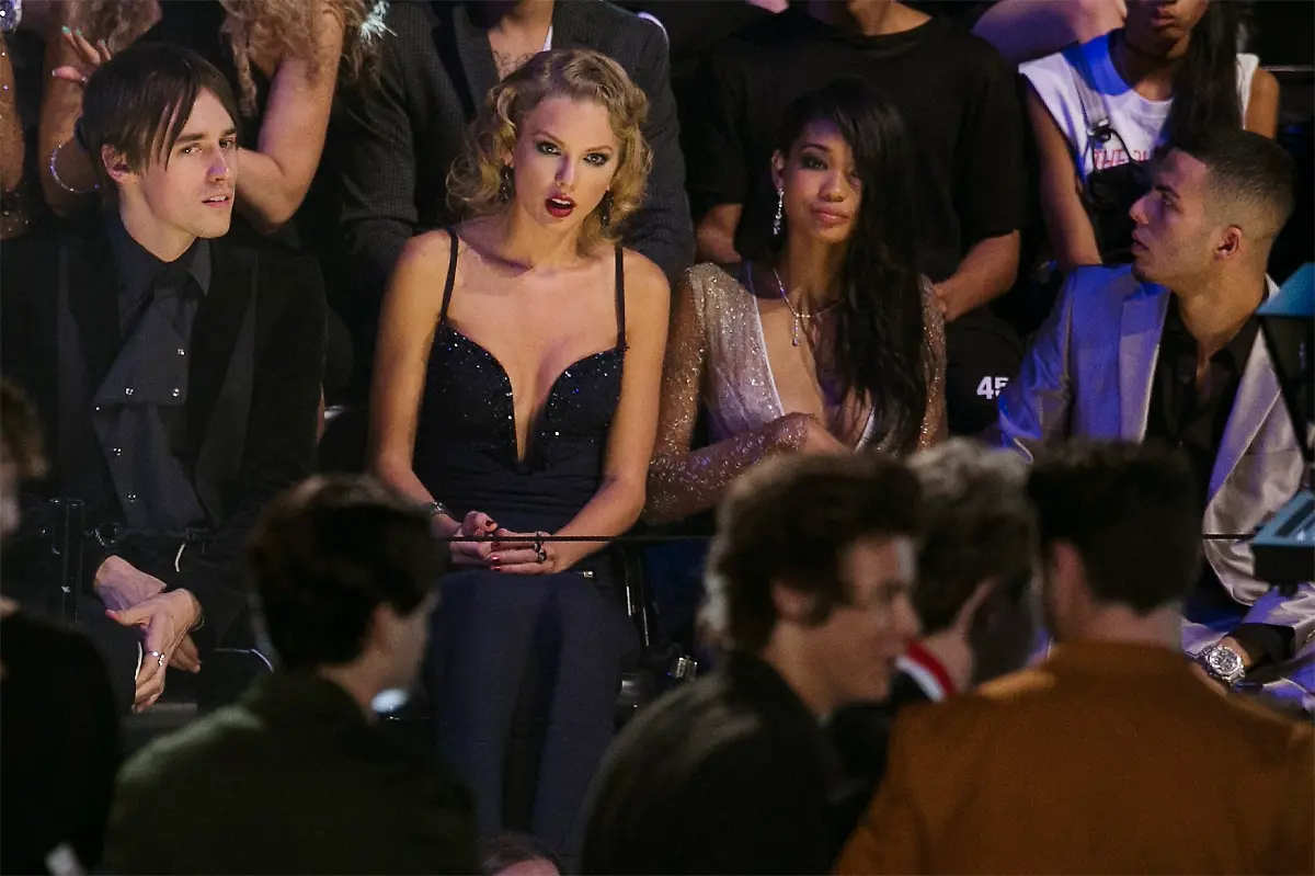 2013-08-26T081110Z-869318792-GM1E98Q18S101-RTRMADP-3-TELEVISION-MTV-VMA-JPG3625091172156654713