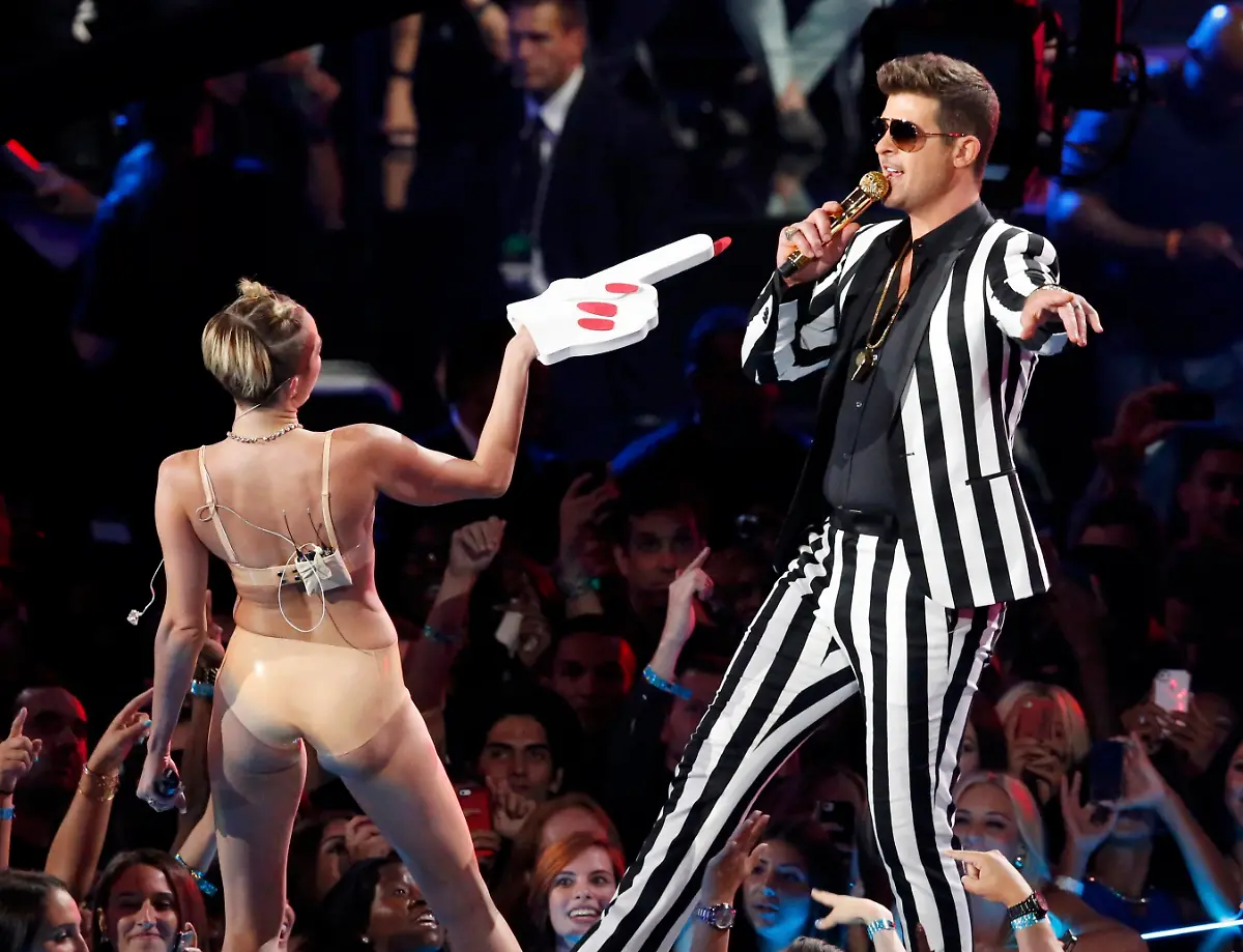 2013-08-26T014617Z-266878927-TB3E98Q04WWJ2-RTRMADP-3-TELEVISION-MTV-VMA-JPG5848838090254401142