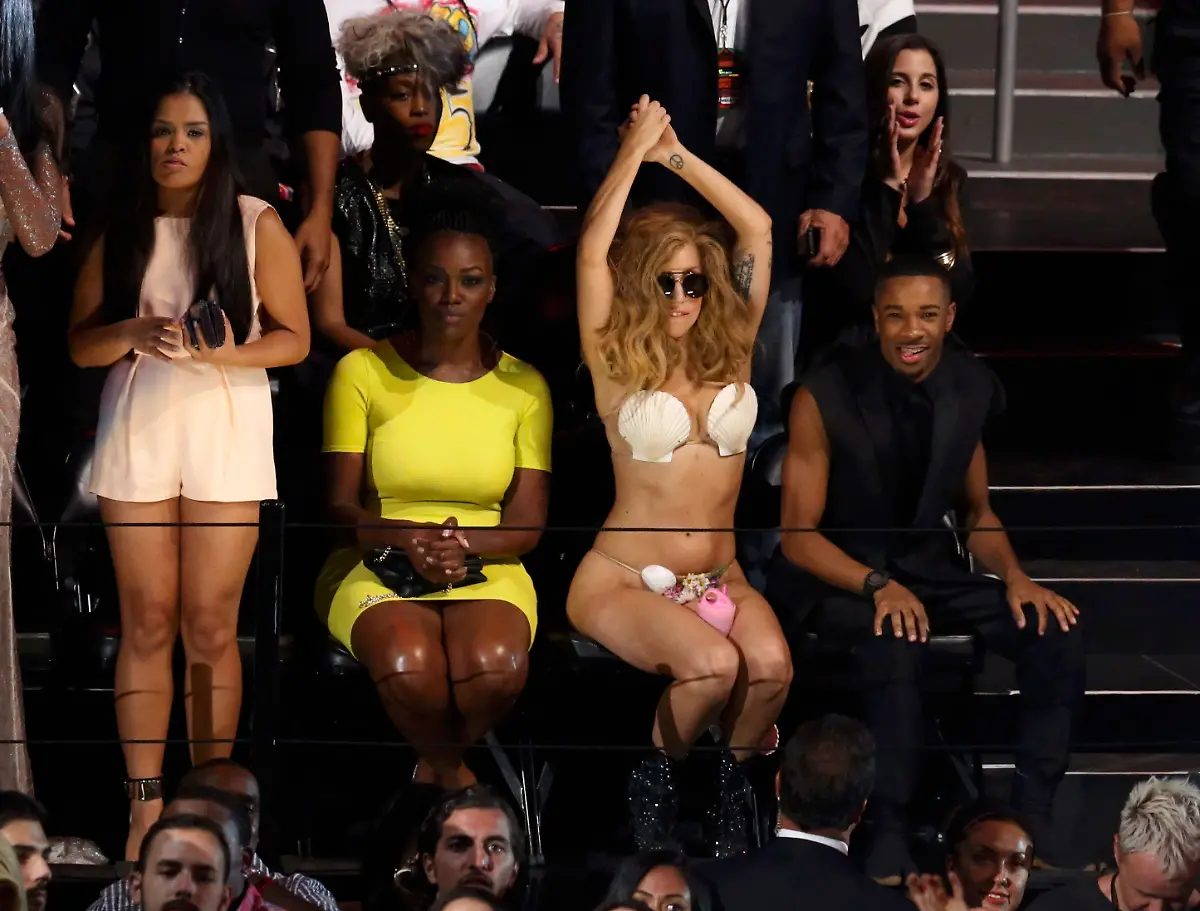 2013-08-26T040213Z-2096046853-TB3E98Q0B7GR3-RTRMADP-3-TELEVISION-MTV-VMA-JPG5672126682369405709