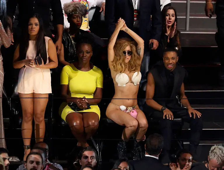 2013-08-26T040213Z-2096046853-TB3E98Q0B7GR3-RTRMADP-3-TELEVISION-MTV-VMA-JPG5672126682369405709