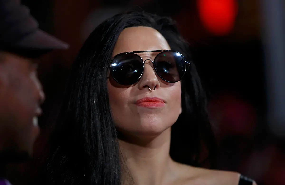 2013-08-26T005949Z-531588633-TB3E98Q02RGGO-RTRMADP-3-TELEVISION-MTV-VMA-JPG3208071317858625269