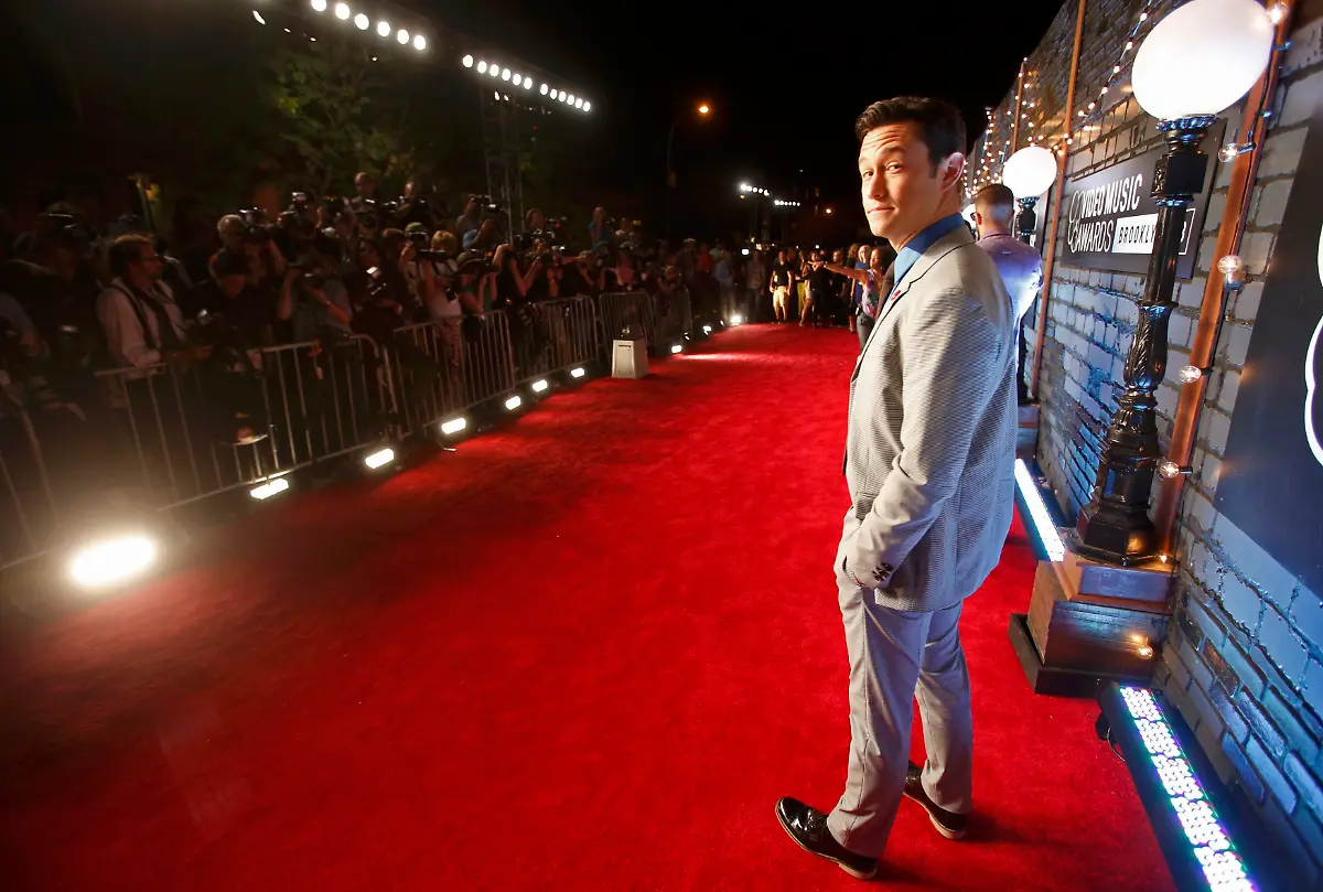 2013-08-26T031844Z-388407721-TB3E98Q096ZO4-RTRMADP-3-TELEVISION-MTV-VMA-JPG133215557297742204