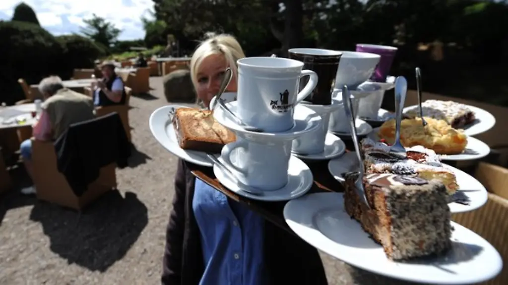 Die-Branche-sucht-haenderingend-nach-Personal-auf-der-Promi-Insel