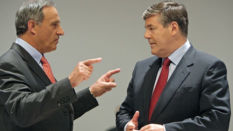 Clemens Börsig und Josef Ackermann im Gespräch: Der verpatzte Machtwechsel sorgt für Verärgerung. 