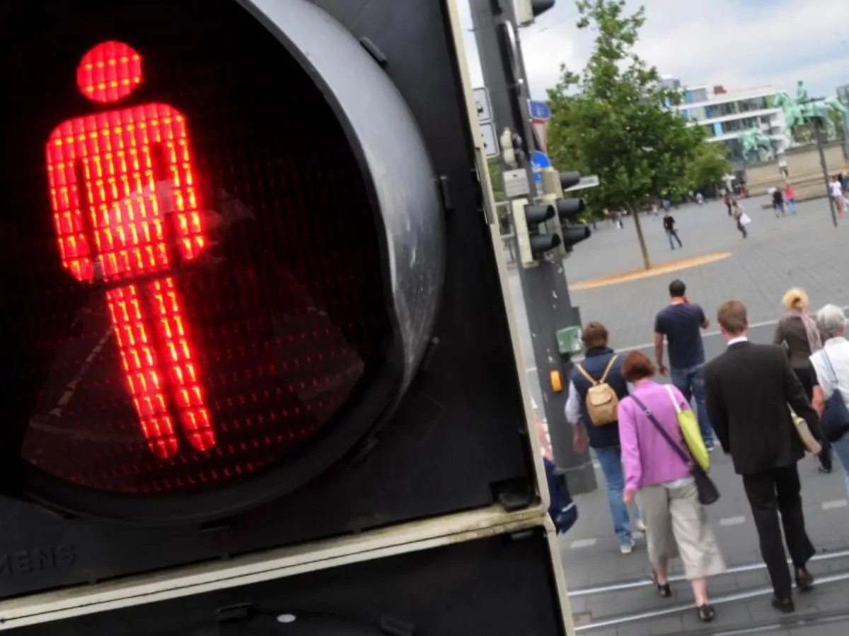 Bei-Rot-stehen-bei-Gruen-gehen-Das-ist-die-grundsaetzlichste-Regel-fuer-eine-Fussgaengerampel-Sie-sollte-befolgt-werden