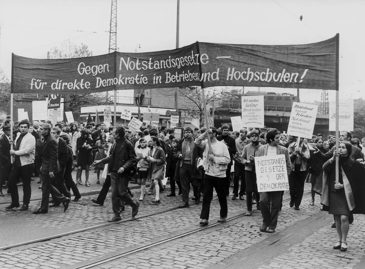 Kiesinger-Studenten-Duesseldorf-15051968