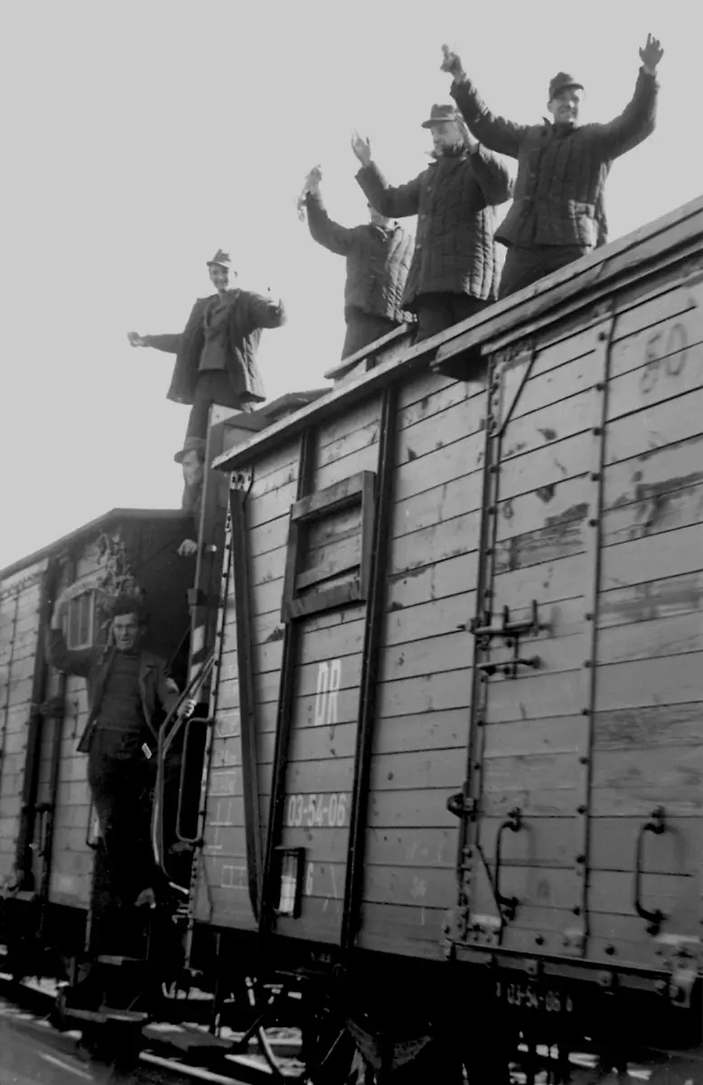 Adenauer-Heimkehrer-101955