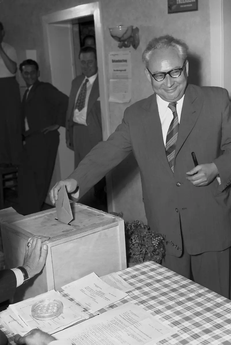 Adenauer-Ollenhauer-1953