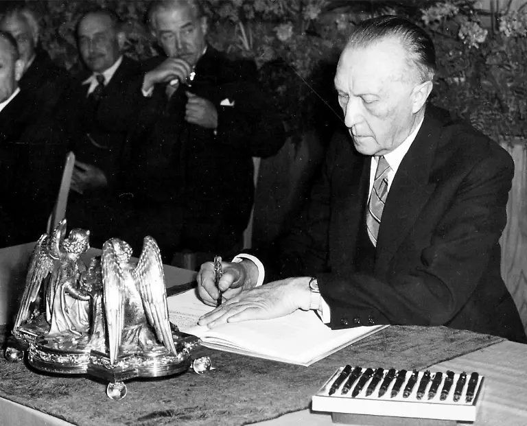 Adenauer-GG-Unterzeichnung-23051949