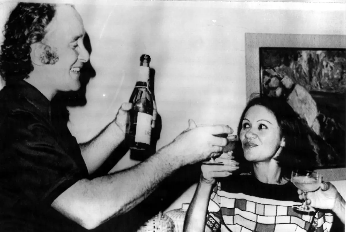 7-Biggs-mit-Champagner-und-Brasilianerin