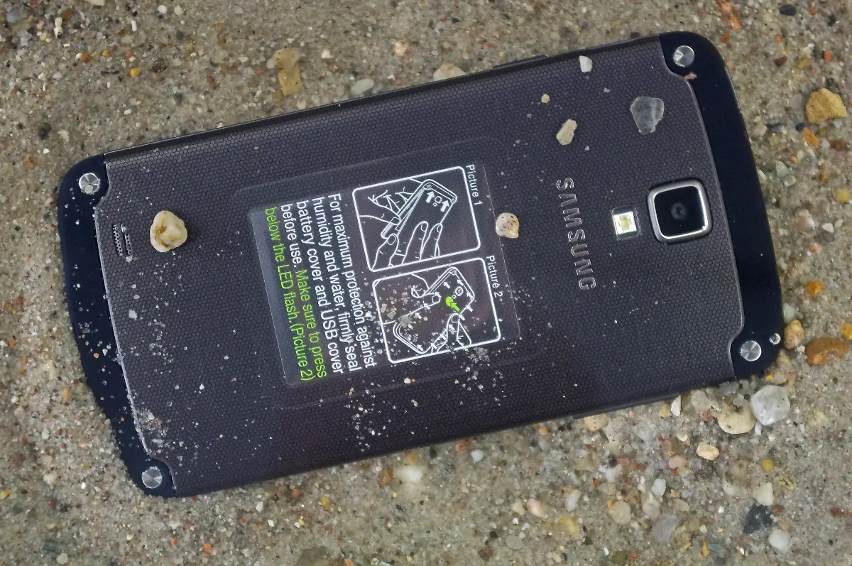 Galaxy-S4-Active-Wasser-02