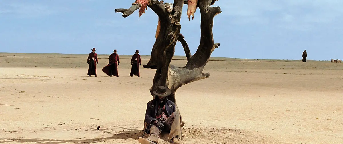 szenenbild-wes-under-tree-w-three