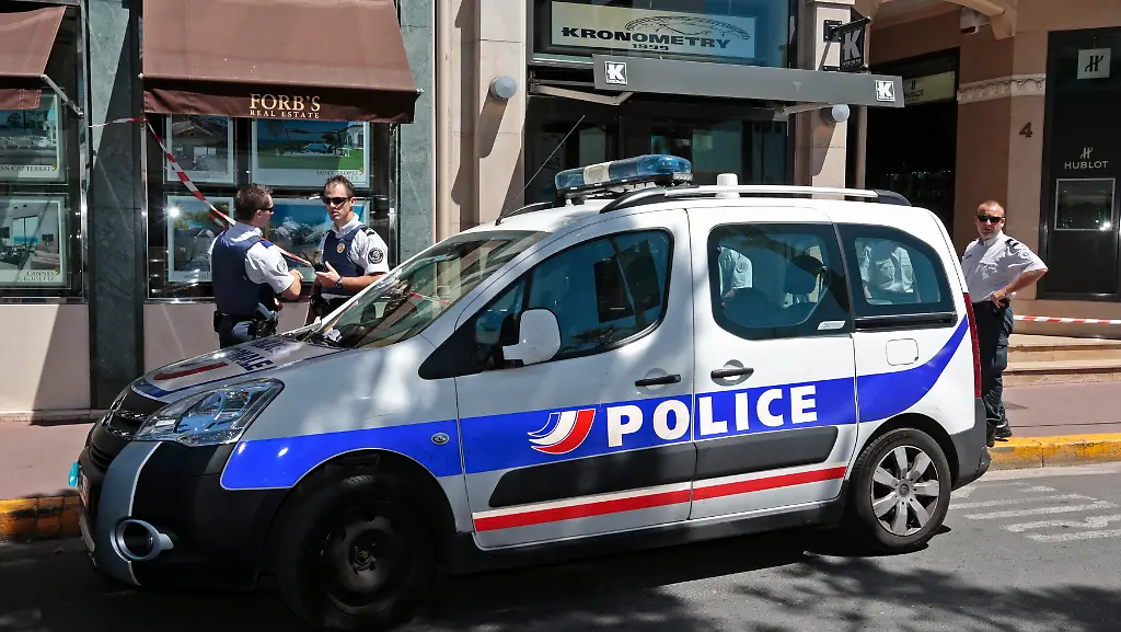 2013-07-31T142721Z-1039536119-PM1E97V17NI01-RTRMADP-3-FRANCE-JPG2417663612655284009