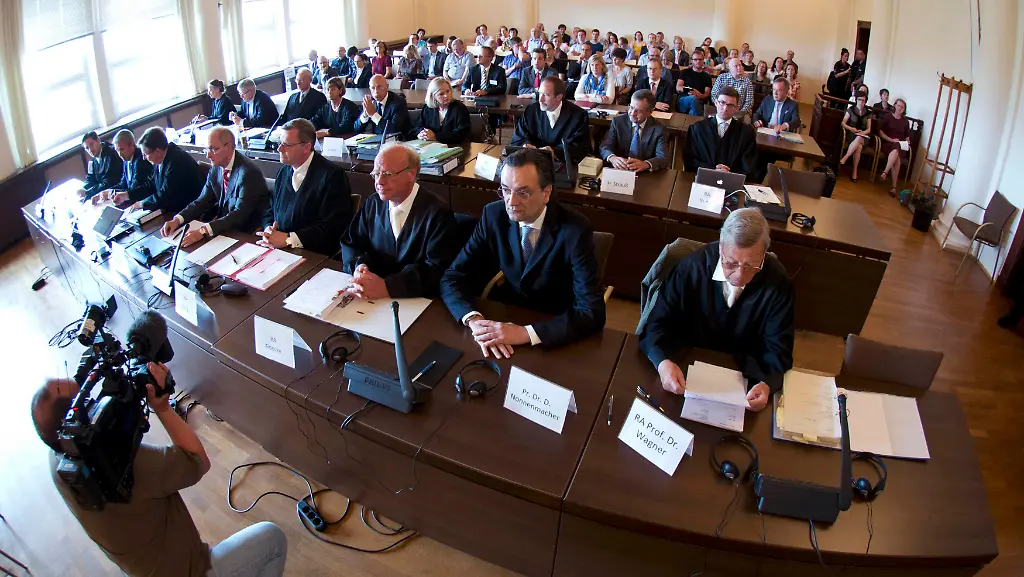 2013-07-24T152547Z-1609095607-LR2E97O16UP7A-RTRMADP-3-HSHNORDBANK-TRIAL-JPG4990493161713039783