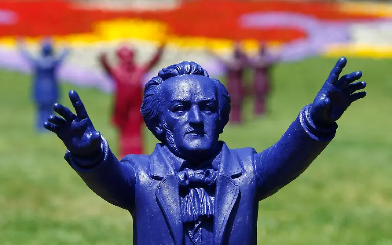 2013-07-25T141645Z-408435002-BM2E97P18OL01-RTRMADP-3-GERMANY-JPG4350059218036052422