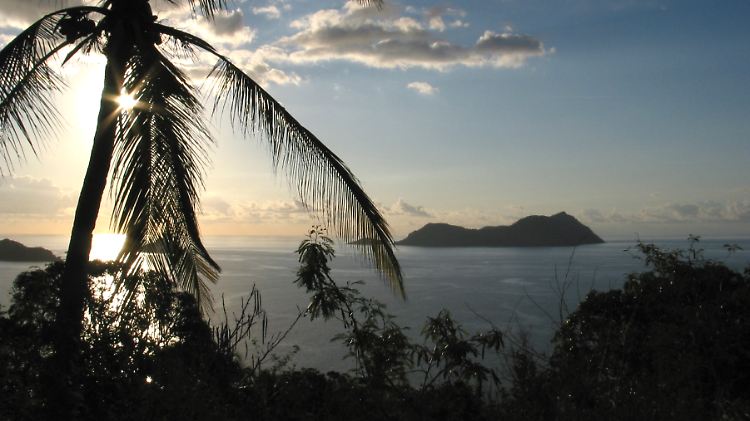 Die kleinste der Komoren: Mayotte besteht aus den beiden größeren Inseln "Grande Terre" und "Petite Terre" sowie mehr als einem Dutzend kleiner Inseln.
